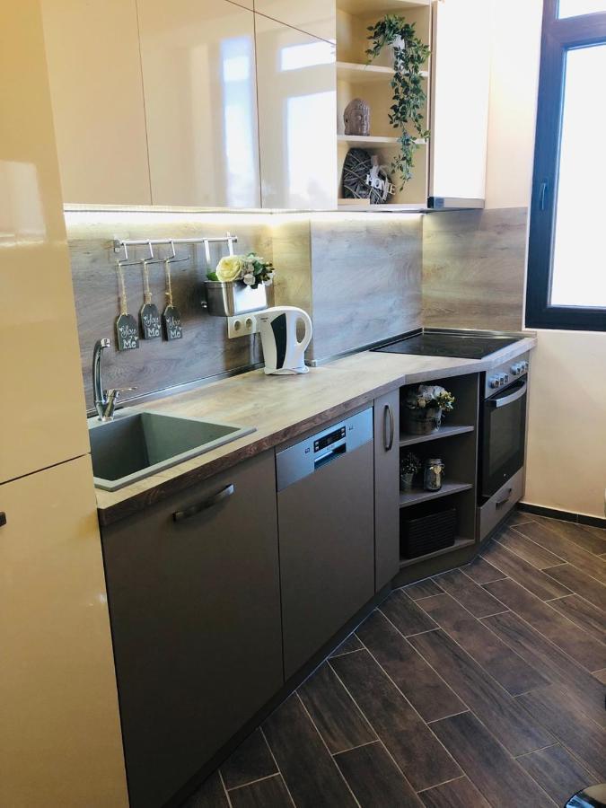 וארנה Lovely 3-Bedroom Apartment For 7 Ppl At The Centre מראה חיצוני תמונה