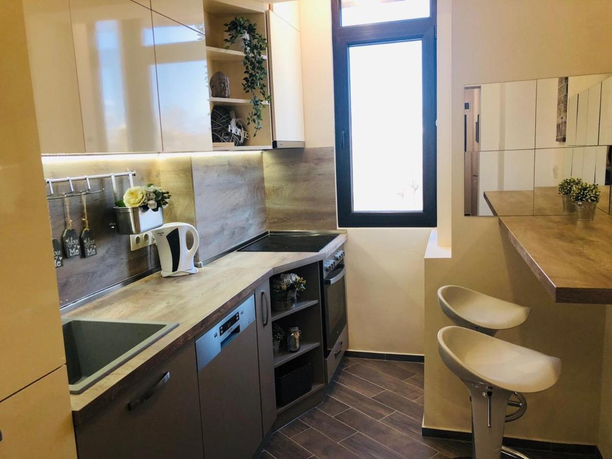 וארנה Lovely 3-Bedroom Apartment For 7 Ppl At The Centre מראה חיצוני תמונה